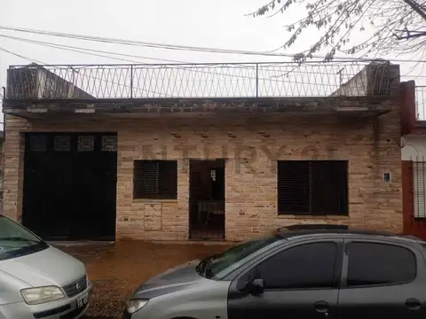Casa 4 ambientes con 1 baño