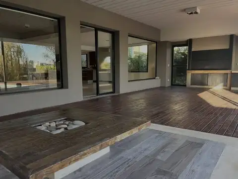 Casa en Venta al Oeste