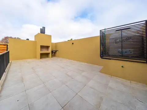 Casa en venta en Echesortu con patio y parrilla.