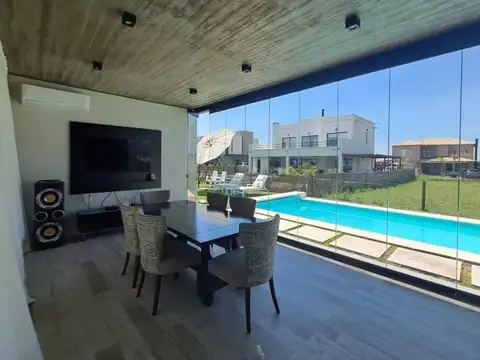 casa 4 ambientes en Lagos de Canning