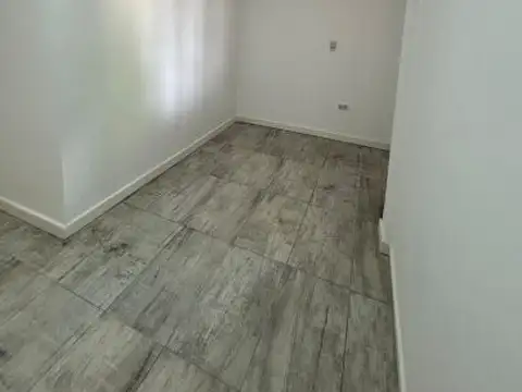 PH 3 ambientes con patio y cochera en alquiler en Morón sur