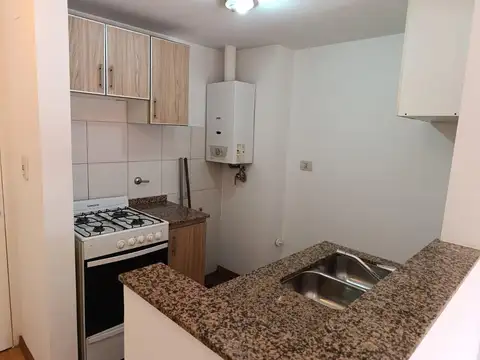 Departamento un dormitorio balcon al frente, Lourdes.