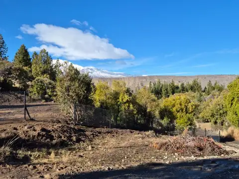 Exclusivo lote en barrio residencial Villa Ayelén. 