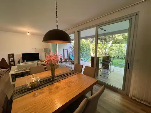 Casa 5 ambientes con 4 baños