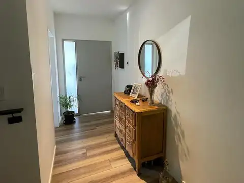 Casa en Alquiler con 2 cocheras