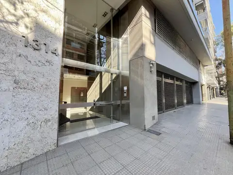 Espectacular departamento con cochera en venta en Caballito.