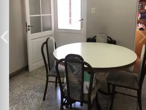 CASA EN UNA PLANTA EN QUILMES SUR. ACEPTA PERMUTA.