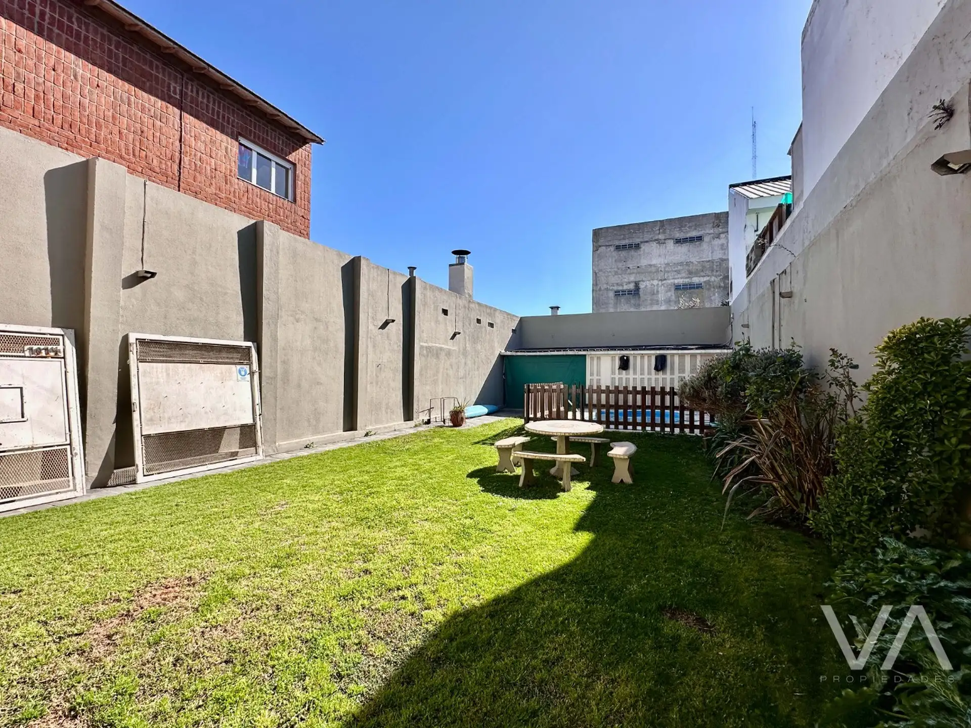 Casa con 3 dormitorios. Jardin, pileta y quincho. Don Bosco.