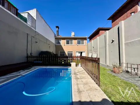 Casa con 3 dormitorios. Jardin, pileta y quincho. Don Bosco.