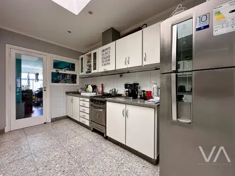 Casa en Venta con 3 cocheras