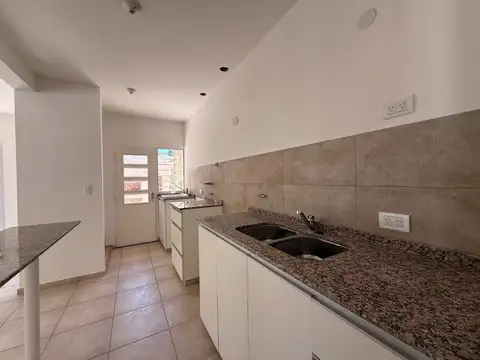 Casa 4 ambientes con 1 baño
