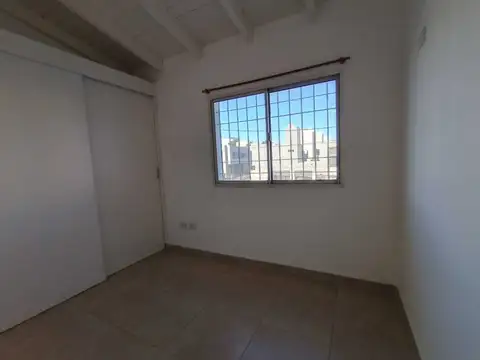 Depto Tipo Casa en Alquiler con 1 cocheras
