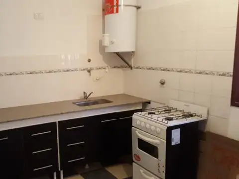 TRIPLEX 4AMB C/COCHERA M CORONADO