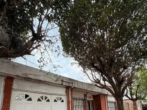 Casa a Reciclar . Excelente Lote