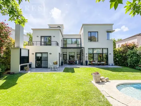 Casa en venta con renta en El Establo