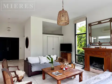 Casa 6 ambientes con 2 baños