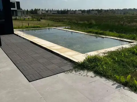Casa 4 ambientes con 5 baños