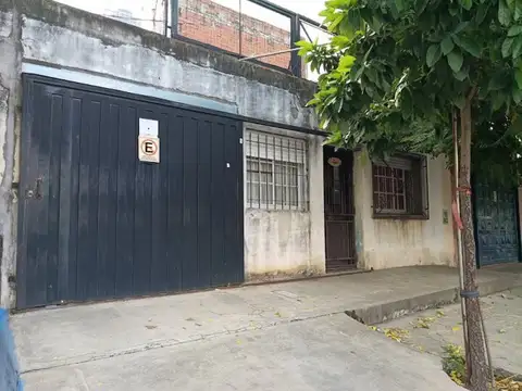 PH AL FRENTE,  4 AMBIENTES CON COCHERA