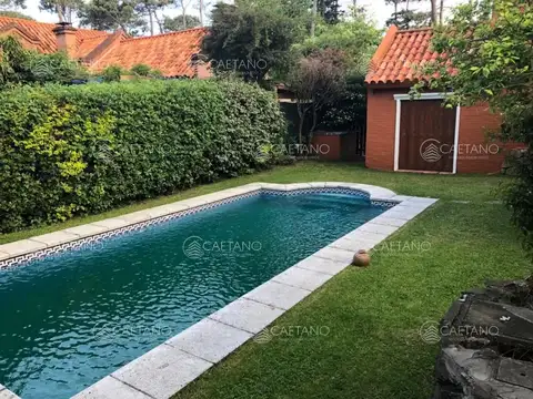 Hermosa casa, ubicada en uno de las mejores zonas del balneario!