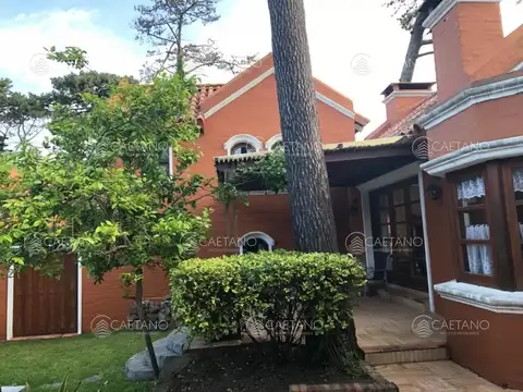 Casa en Alquiler Temporal en Playa Mansa, USD 15.000