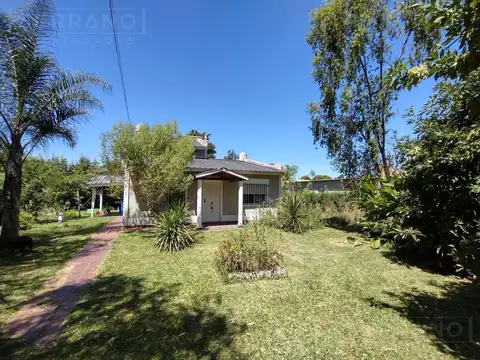 Venta casa 4 ambientes en Barrio Parque Sakura, Exaltación de la Cruz