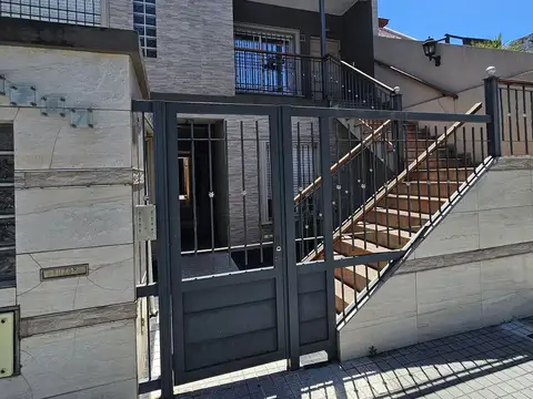 Impecable PH 2 ambientes con Patio