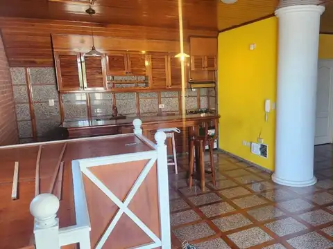 Importante deposito con departamentos posibilidad alquiler