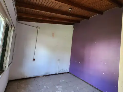 Casa 5 ambientes con 1 baño