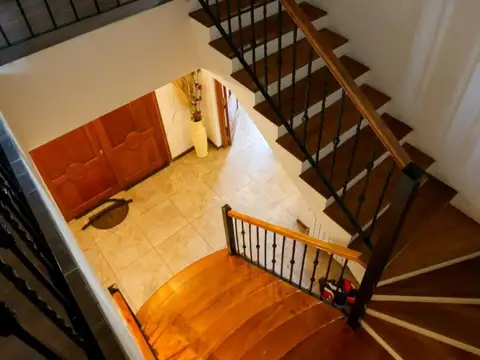 Casa en Venta con 6 cocheras