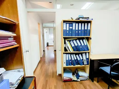 Oficina con baño privado y kitchinet
