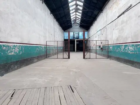 DEPOSITO  DE 600 M2 - CON ENTRADA DE CAMION