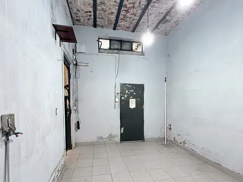 DEPOSITO  DE 600 M2 - CON ENTRADA DE CAMION