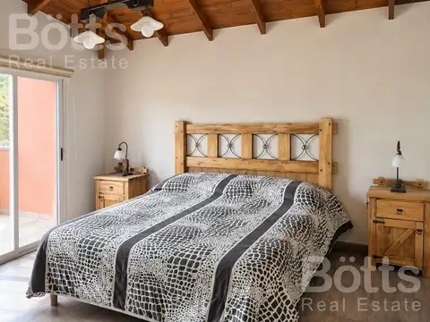 Casa en Alquiler con 2 cocheras