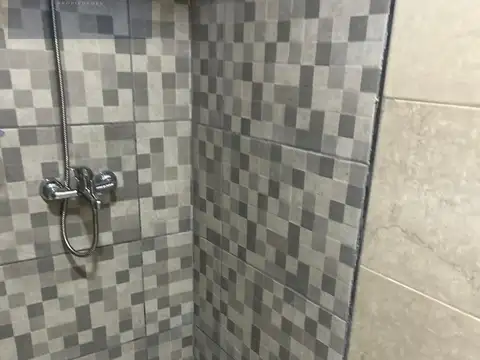 Departamento de 1 dormitorio duplex con patio en Lourdes. PH