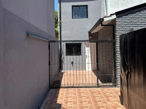 Alquiler 24 meses PH 2 ambientes en Duplex y Patio. Misiones y Alvarado