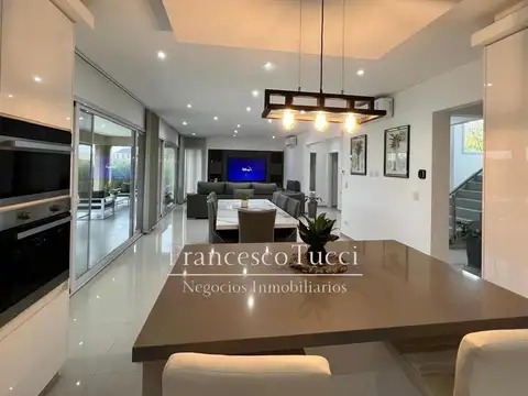 Casa en Venta al Oeste