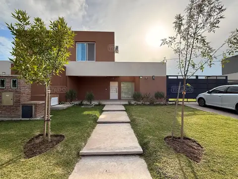 Casa  en Alquiler en Casas de Santa Guadalupe, Casas del Este, Pilar del Este