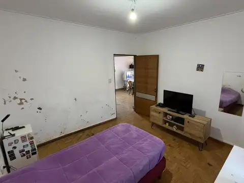 Casa en venta 2 dormitorios, Los Hornos, Cochera y Patio