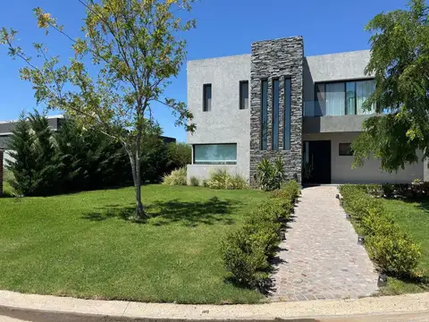 Casa en Venta en Countries y Barrios Cerrados en Escobar, Partido de Escobar