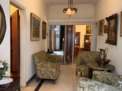 Casa 8 ambientes con 4 baños
