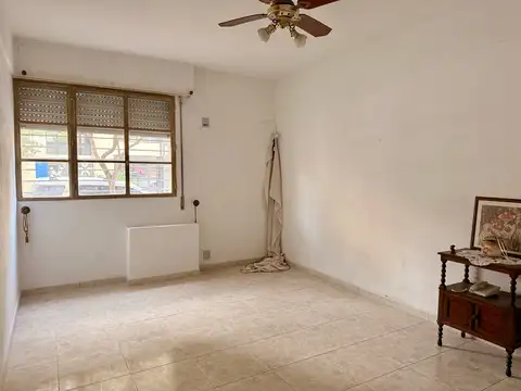 Venta departamento de pasillo 2 dormitorios y patio - Centro, Rosario