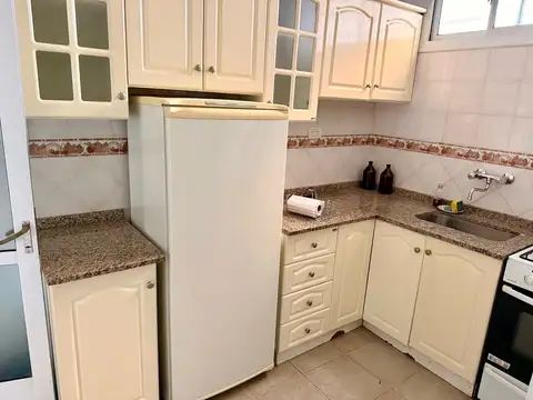 Venta departamento de pasillo 2 dormitorios y patio - Centro, Rosario