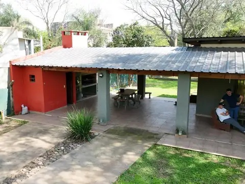 Casa 4 ambientes con 2 baños