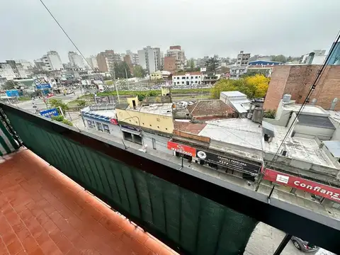 Departamento dos ambientes con cochera. Excelente ubicación