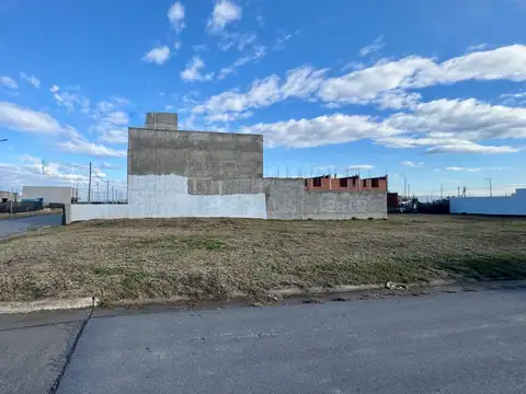 LOTE APTO DUPLEX CON PROYECTO EN CAMPOS DE MANANTIALES