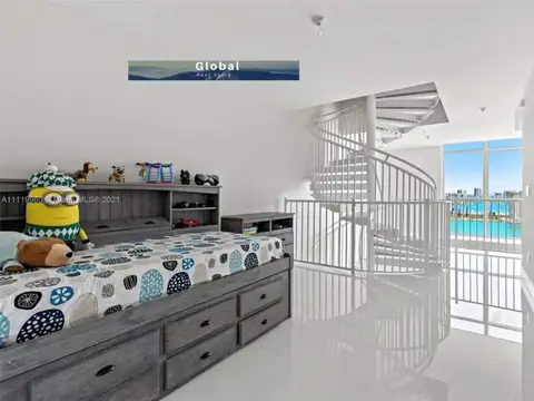 Departamento 7 ambientes con 4 baños