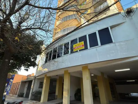 Impecable piso con ingreso independiente en microcentro!