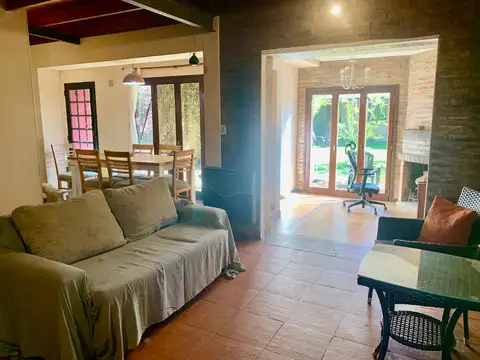 Casa 6 ambientes con 4 baños