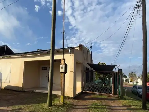VENDO. Casa en Las Tejas calle Santísima Trinidad esquina Blas Parera. Concordia, ER.