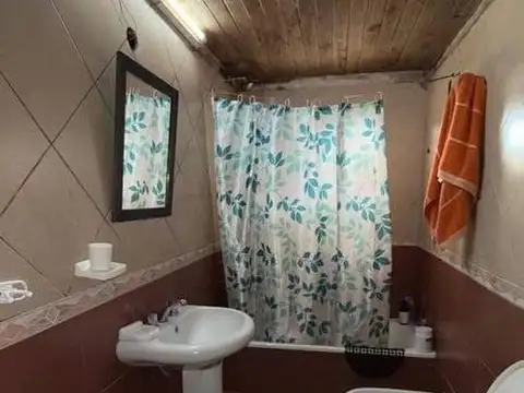 Casa 6 ambientes con 1 baño